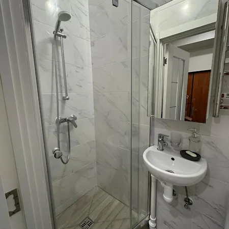 в центрі одеси на новосільського *